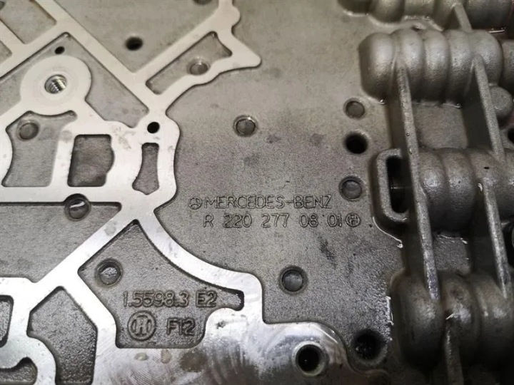 фото №8, Корпус клапана przekładniowego 7g-tronic do mercedes w204 a2202701206