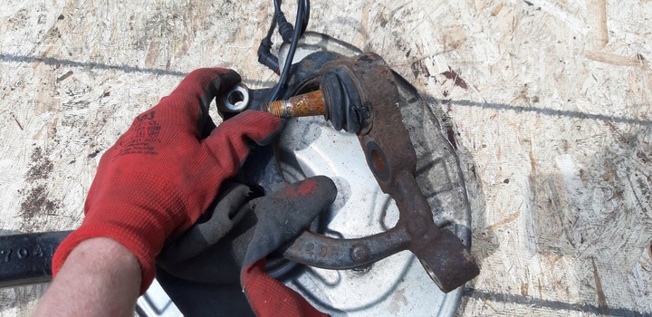 фото №3, Поворотный кулак перед ступица chrysler 300c rh передняя