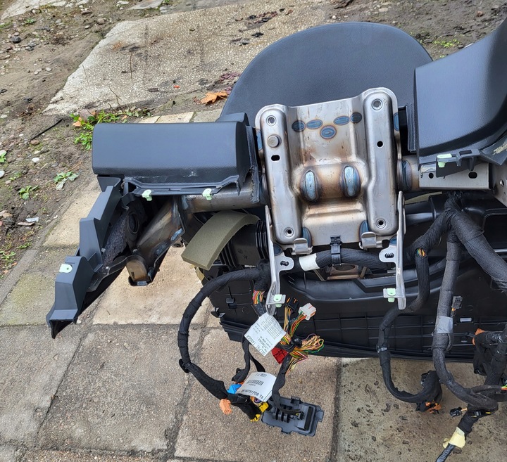 фото №16, Peugeot 5008 i консоль навигация ремни датчик подушка air bag подушки kpl