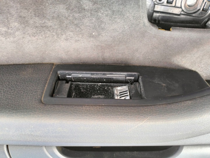 фото №7, Обивка боковина дверь левый зад audi a8 s8 d3 4e рестайлинг 4e0867067