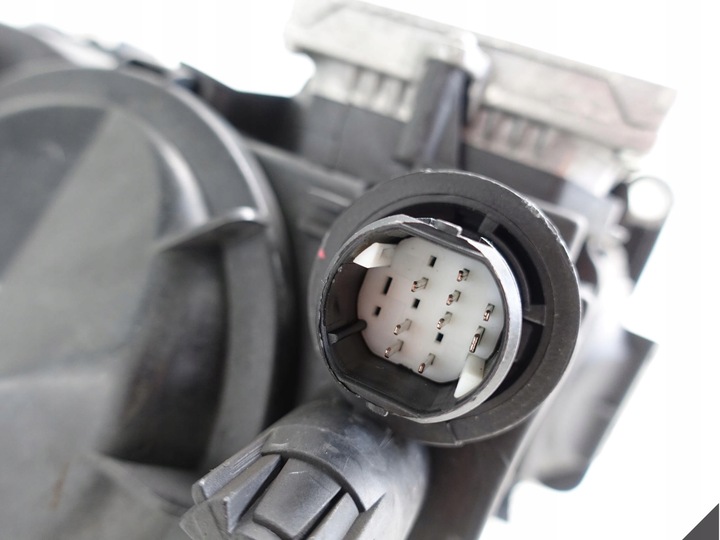 фото №10, Maserati granturismo mc stradale ксенон правая eu лампа