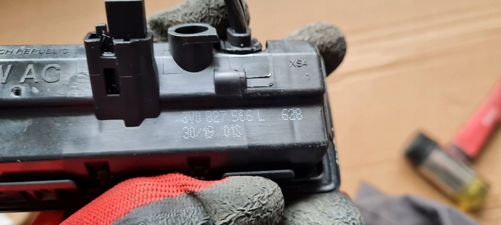 фото №10, A4 b9 8w рестайлинг камера заднего хода зад микровыключатель 3v0827566l a5 8w