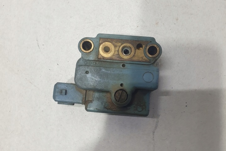 фото №1, Датчик насоса топлива audi 100 avant 4a, c4 2437020005 1990