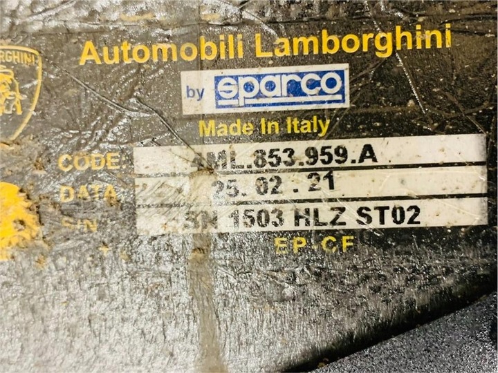 фото №15, Lamborghini urus перформанте капот підкрилок планки карбон набір