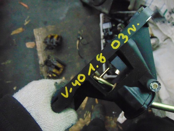 фото №12, Volvo v40 s40 1.8 03r домкрат выборщик тросы коробка передач