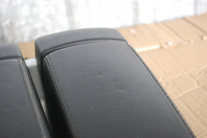 фото №6, Подлокотник средний чёрный audi a8 d3