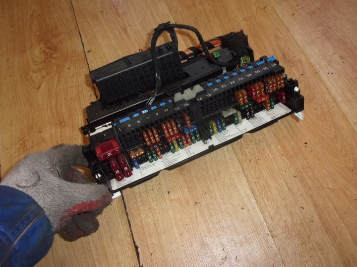 фото №1, Bmw e46 коробка предохранителей 1.9