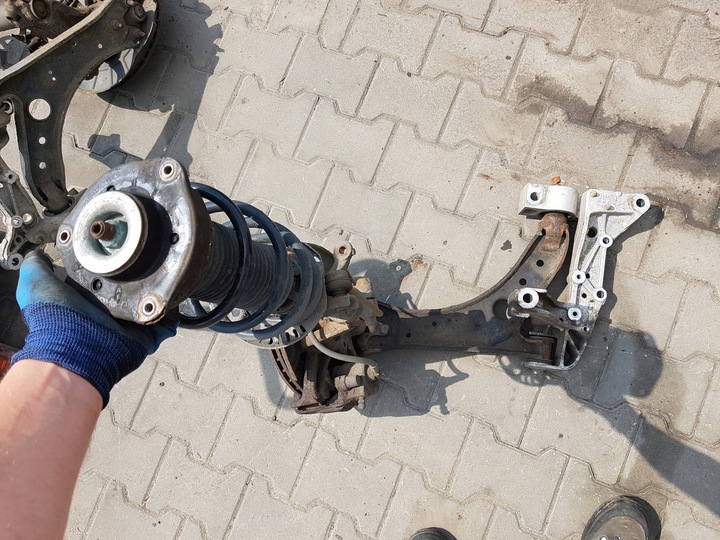 фото №6, Audi a3 8p 04- 1.9 tdi амортизатор поворотный кулак правая