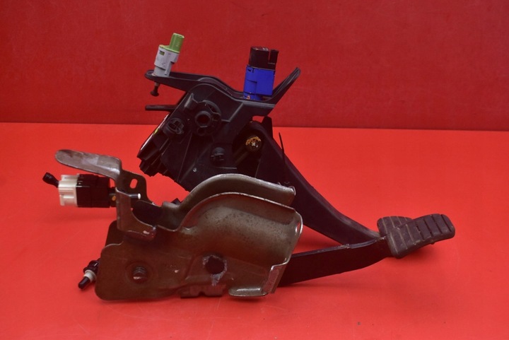 фото №6, Педаль педали сцепление тормоз 465038135r 465016578r dacia доккер i 1.6 sce