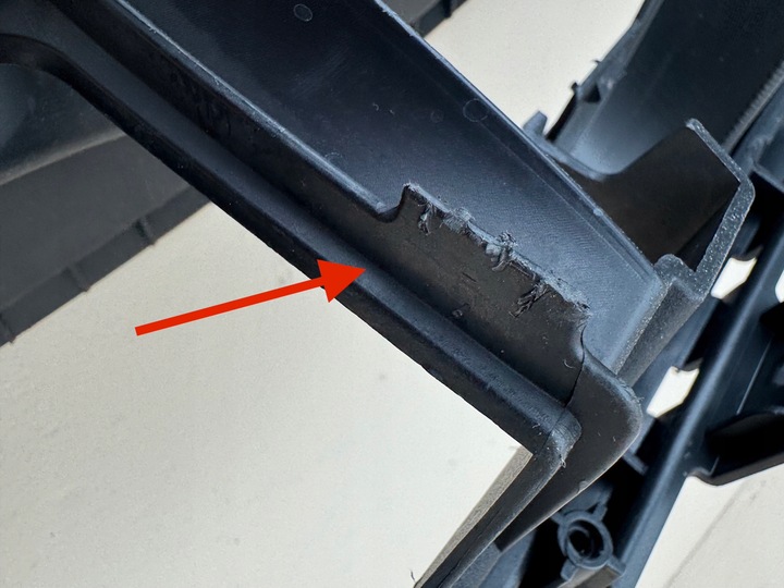 фото №15, Porsche taycan 19r- решётка решётка средняя бампера перед 9j1807683