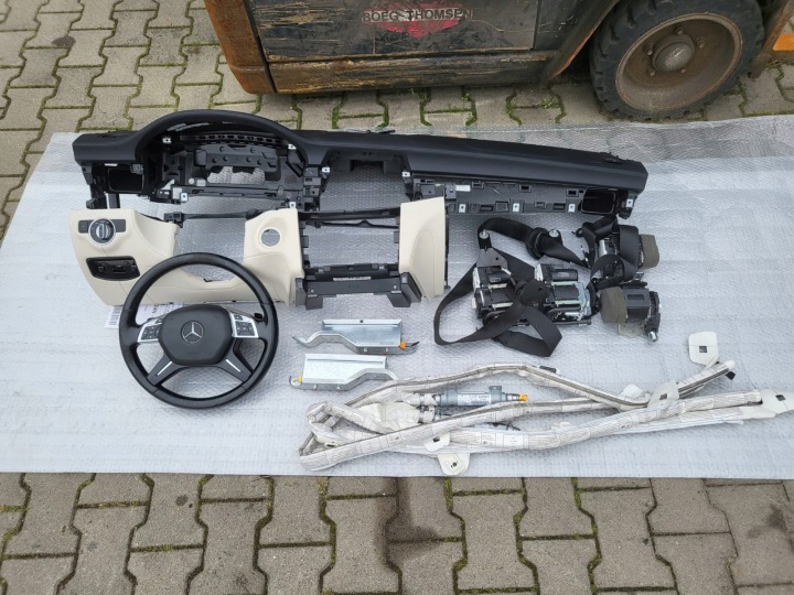 фото №6, Mercedes cls 218 shooting торпедо подушки подушка