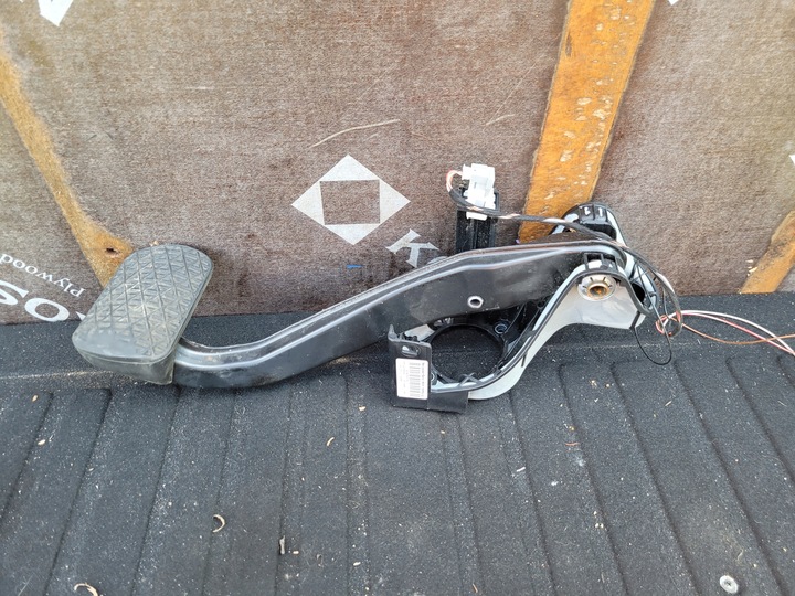 фото №1, Педаль тормоза mercedes w212 a2042902001 eu автомат