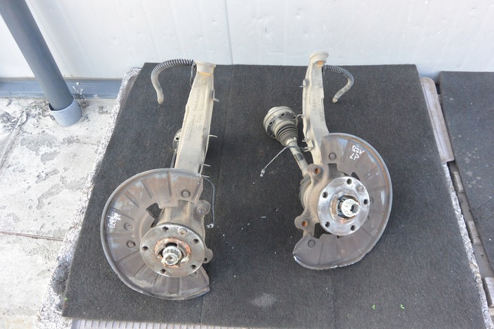 фото №1, Поворотный кулак перед 4.2 tsi audi q7 4l vw touareg 7l