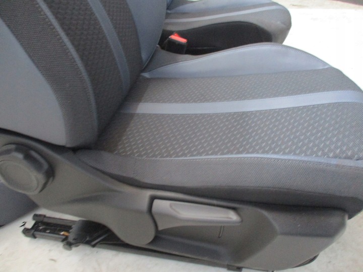 фото №11, Обивка pół кожа сиденья peugeot 2008 20r