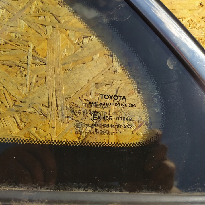 фото №6, Toyota avensis t27 стекло кузовная левый зад задняя хром универсал