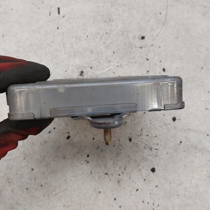 фото №6, Toyota prius ii 2 блок управления двигателя hv 89981-47130