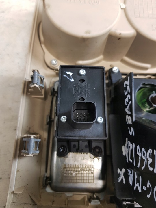 фото №6, Туннель средний пепельница подстаканник+ кнопка тормоза ручного 3m5t2b623ac