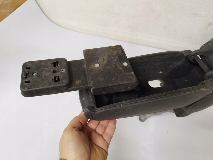 фото №12, Audi a6 c5 подлокотник бардачок держатель телефона 4b0864245m