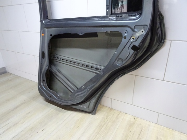 фото №11, Mercedes w204 c-klasa универсал дверь правые задние зад