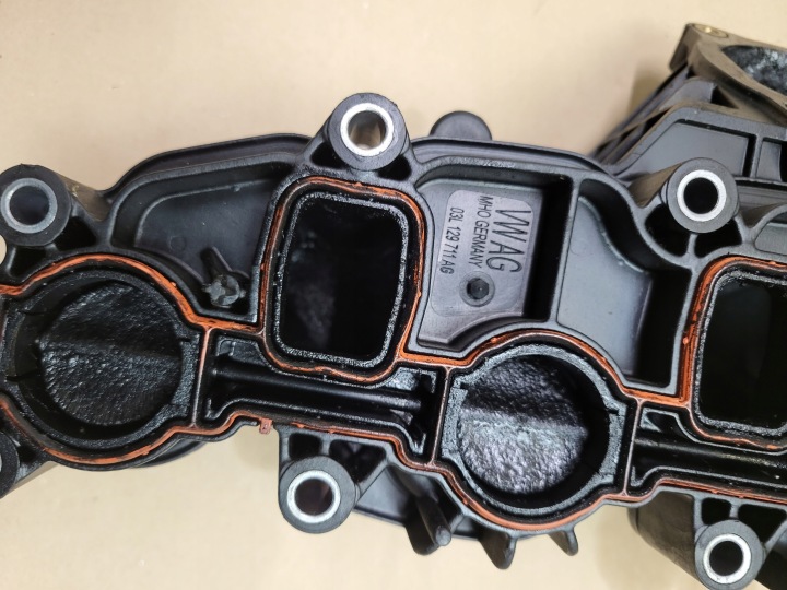фото №8, Коллектор впускной крышки audi a4 a5 b8 2.0 tdi 03l129711ag oem номер
