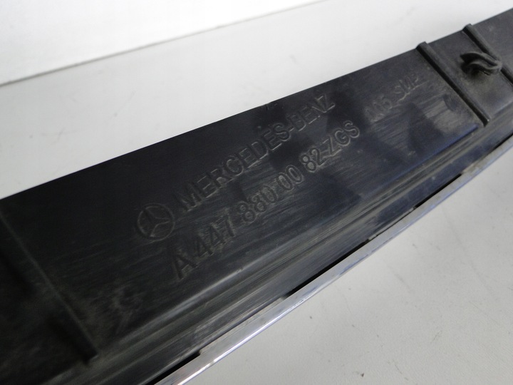 фото №6, Mercedes v клас 447 w447 планка хром nad решітка радіатора