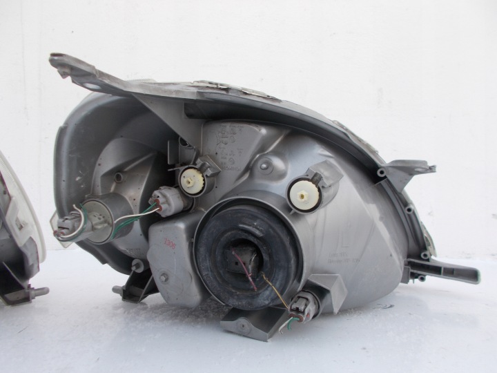 фото №8, Фара передняя toyota yaris i 99-03 2штуки