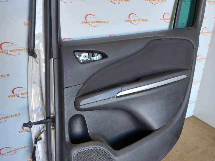 фото №13, Opel zafira tourer c 13r двері праві зад 120 mikronów