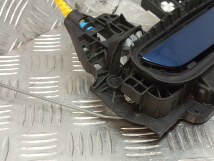 фото №8, Bmw i4 g26 x1 u11 x2 u10 кронштейн внешней ручка левое 5a68ee7