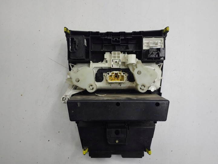 фото №9, Toyota corolla e120 e130 2006 панель кондиционера
