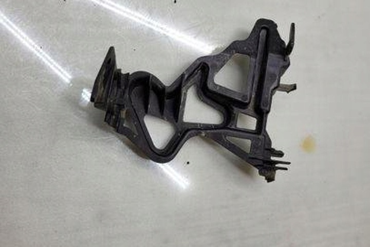 фото №10, Кріплення передньої правого крила bmw 7 f01, f02 7046351 3.0l дизель