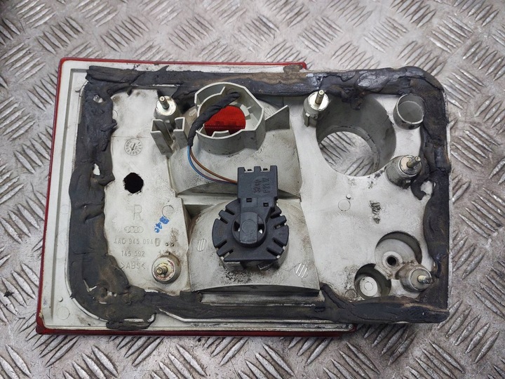 фото №10, Накладка крышки лампы зад audi a6 c4 sedan ly7p