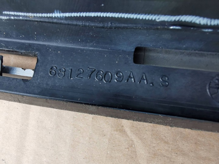 фото №14, Dodge grand caravan 5 v рестайлінг 10-20 решітка решітка знак 68127609aa