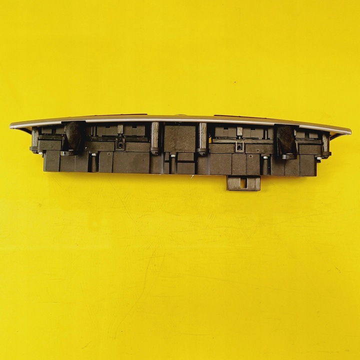 фото №7, Переключатель подогрева сидений mercedes benz c w203 2038215681 nr228