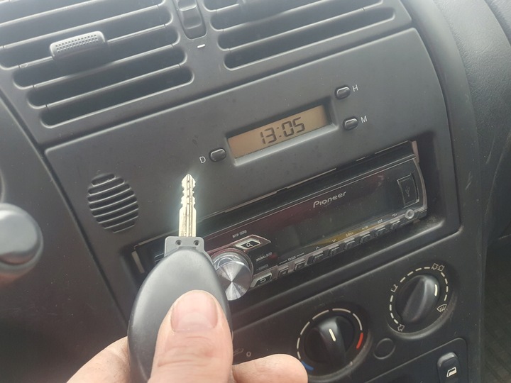 фото №1, Годинник дисплей citroen xsara 1 i 2002 код klhc 1.4 4d