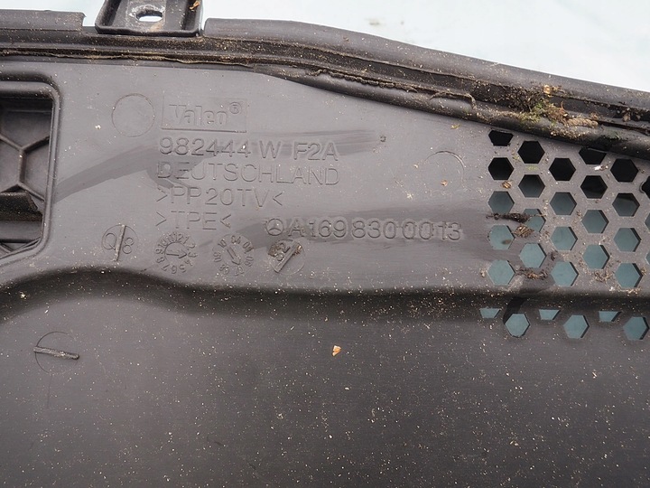 фото №8, Mercedes w169 a-klasa панель под лобовым стеклом a1698300013 европа