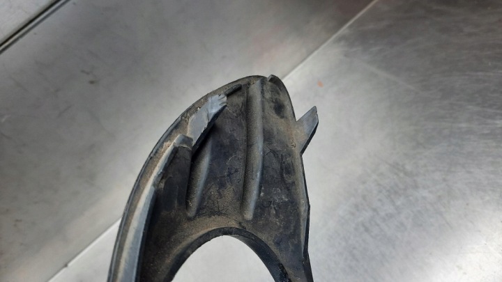 фото №6, Решітка бампера права oem номер 30744920 volvo s40 ii 07-12r рестайлінг