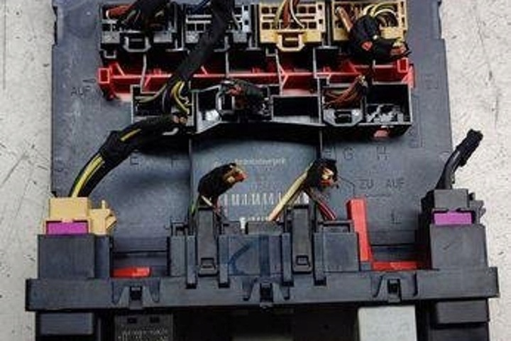 фото №1, Модуль комфорту seat altea xl 5p5, 5p8 3c0937049ae 1.9l дизель 77kw 2007