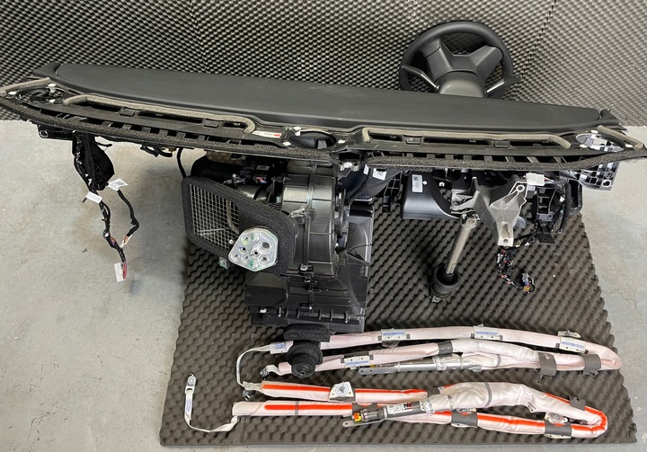 фото №5, Tesla y панель роздавальна консоль кермо штори