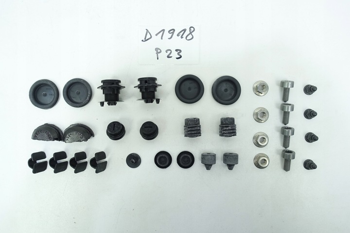 фото №1, Набір гвинт кронштейни двері зад audi q5 80a