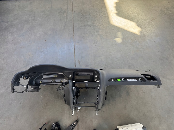 фото №8, Audi a4 b8 консоль подушка ремни датчик