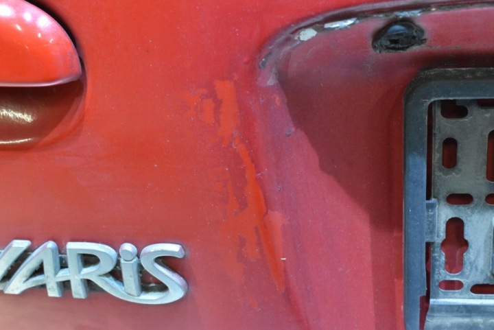 фото №5, Крышка багажника зад задняя красная toyota yaris verso 1 i 5d hb рестайлинг 03-06