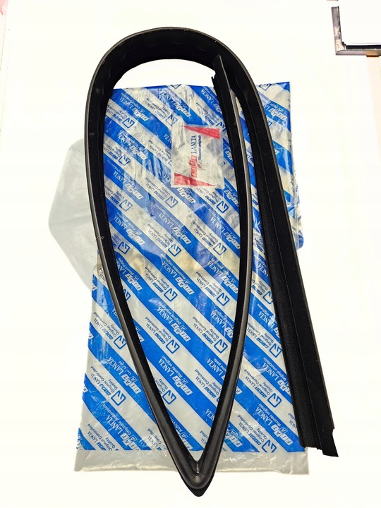 фото №1, Прокладка верхня скла бічної перед двері ліва 7640409 двері