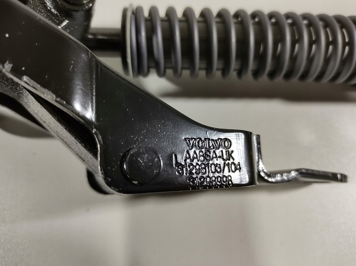 фото №9, Volvo v70 15r- петля крышки багажника правые