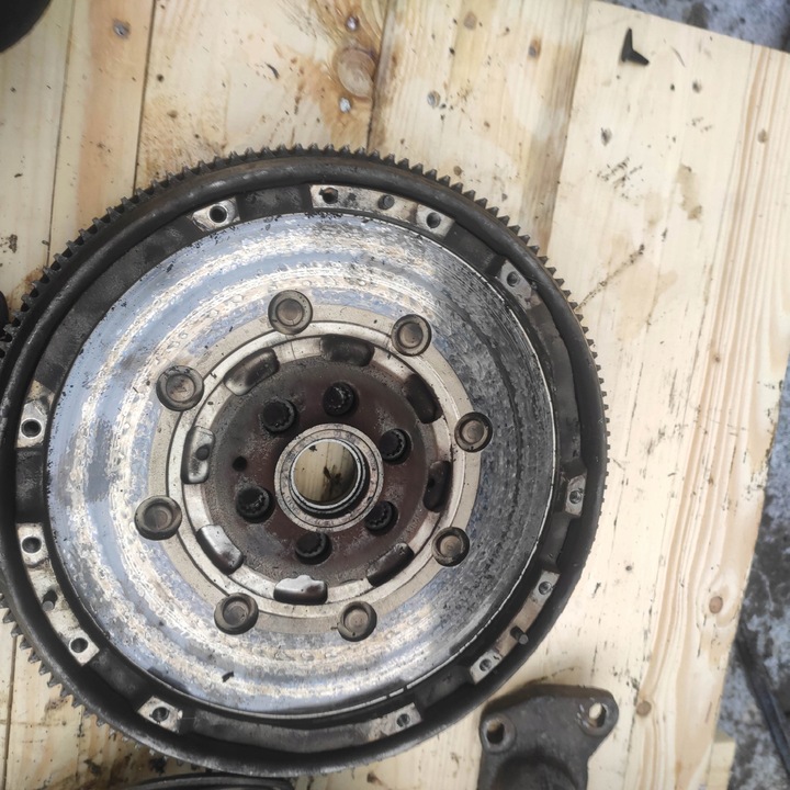 фото №14, Сцепление колесо прижим 1.8t golf iv bora octavia i leon i a3 8l 038141025p