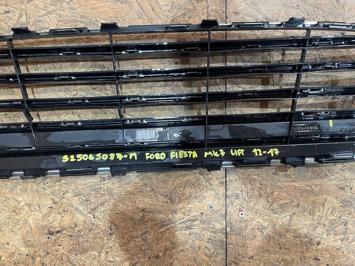 фото №10, Ford fiesta mk7 vii рестайлінг 12-17 решітка решітка радіатора решітка середня бампера перед