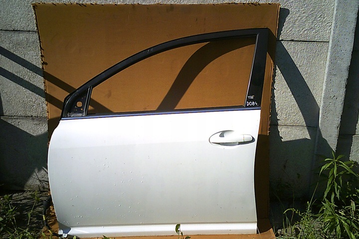 фото №1, Toyota avensis t25 03-09 дверь левая передние 068