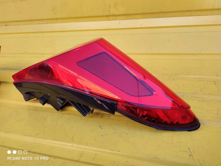 фото №4, Toyota c-hr лампа левая правая зад led