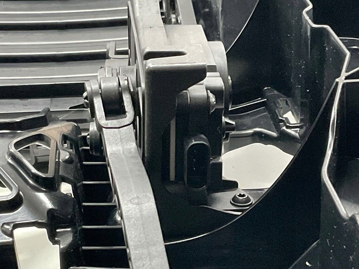 фото №15, Ролета, жалюзі, кермо повітря bmw i7/i-7 g70 2.046