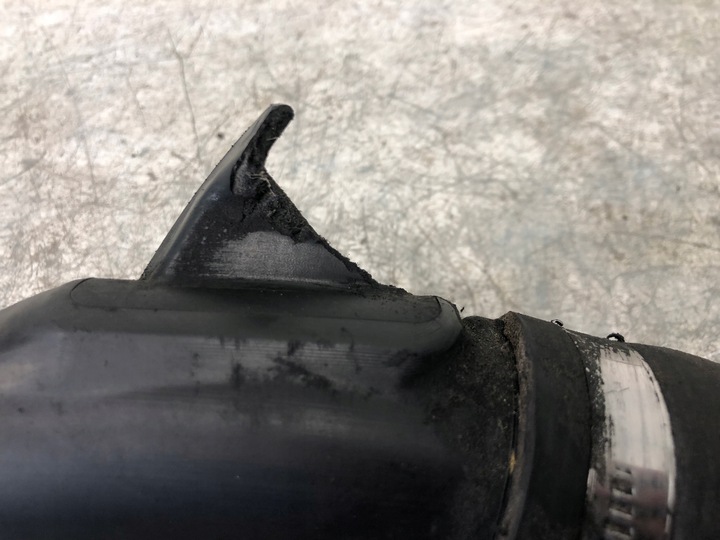 фото №6, Труба шланг інтеркулер nissan note e11 14463-9u200