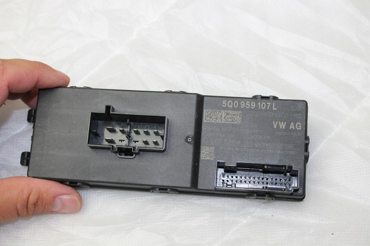 фото №1, Модуль блок управления крышки багажника skoda scala vw passat seat 5q0959107l